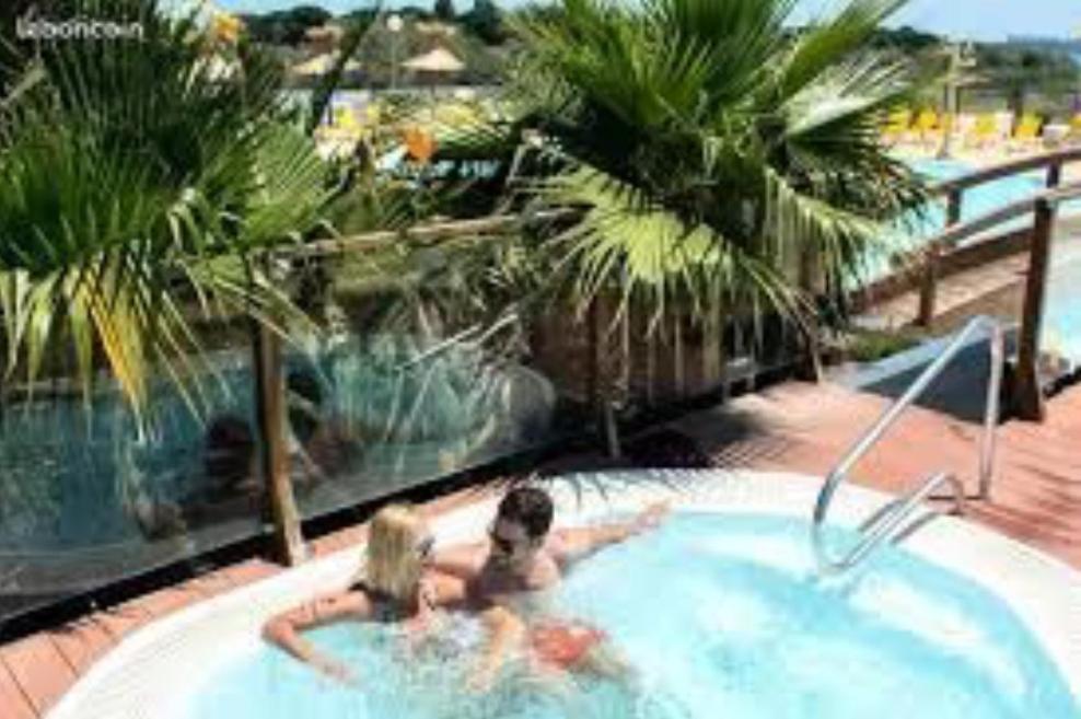 Camping 4 Etoiles Le Lac Des Reves Perols Exterior photo